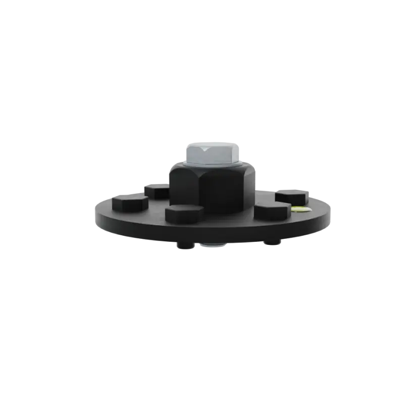 Composant mécanique circulaire noir avec six boulons et écrou central hexagonal, diamètre estimé 10 cm, acier, fond blanc. Référence non lisible.