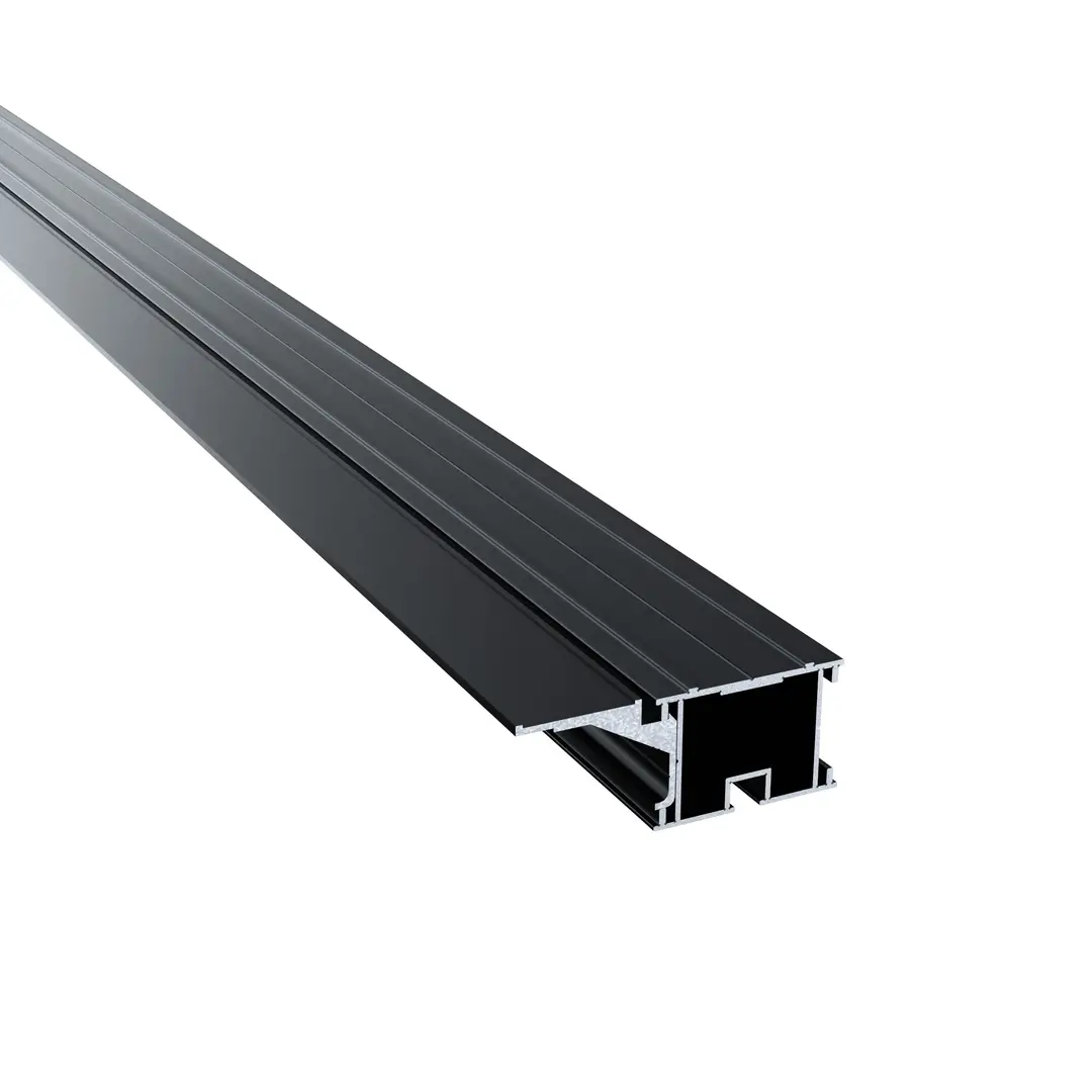 Profilé aluminium extrudé noir, section creuse en forme de canal, visible sur fond blanc. Aucune référence ni marque lisible.