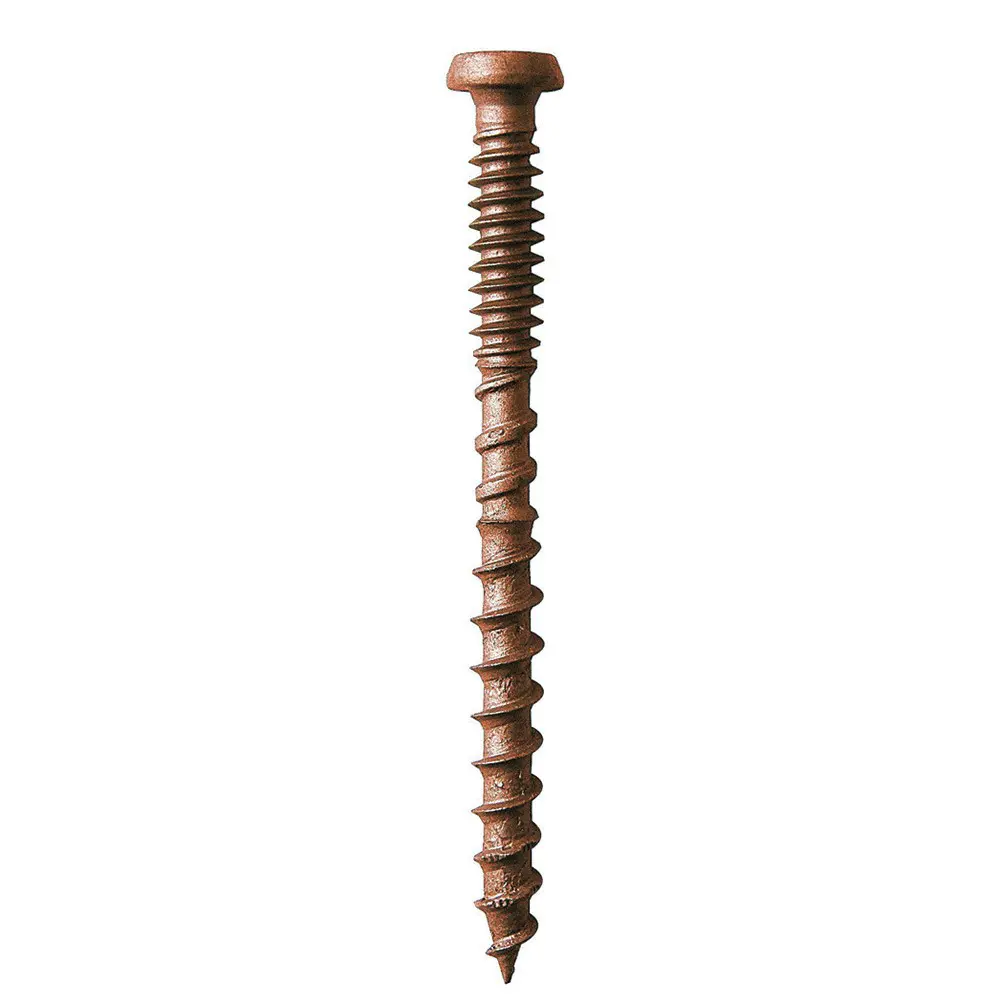 Typische Stahlschraube mit flachem Kopf, Gewindekörper, oxidierte Oberfläche, Durchmesser ca. 4 mm, dargestellt auf neutralweißem Hintergrund.